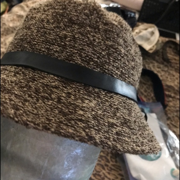 Danier tweed fedora hat brown and tan with black leather band - Picture 2 of 4